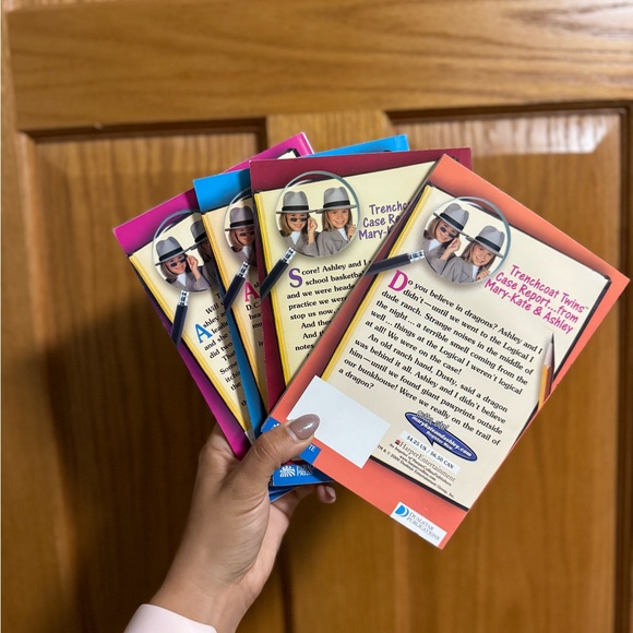 The New Adventures of Mary-Kate & Ashley Book Lot (4 Books) - Picture 2 of 10